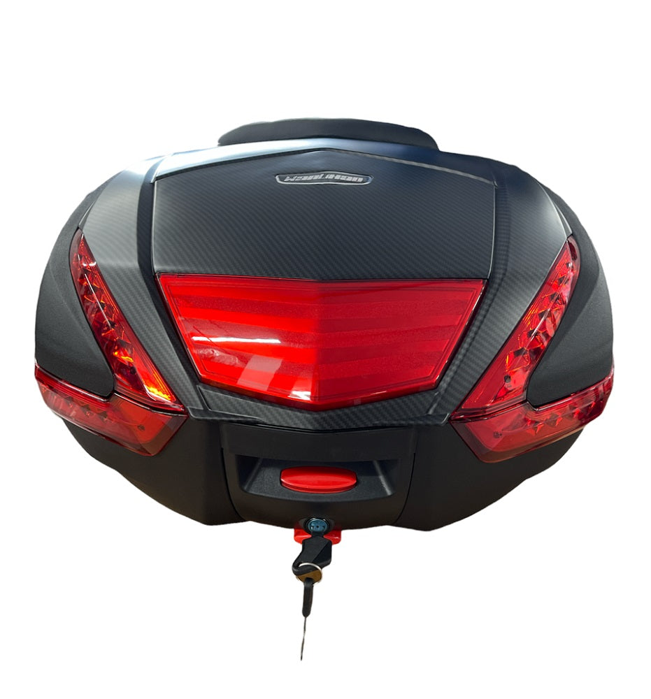 ארגז לאופנוע 52 ליטר ABS/PP כולל כיסוי קרבון כולל משנת גב מתאים גם לקטנוע או אופניים דגם E68 WLH צבע שחור