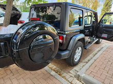 טען תמונה למציג הגלריה, JEEP WRANGLER כיסוי גלגל מקורי ג'יפ רנגלר 2020 ומעלה כולל לוגו כיסוי מקורי ABS שחור